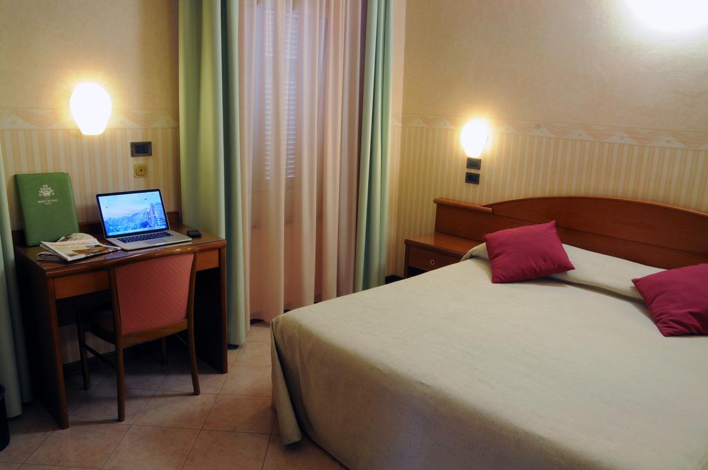Hotel Button Parma Exteriér fotografie